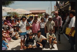 Grupo de crianças na Ilha de Tavira.