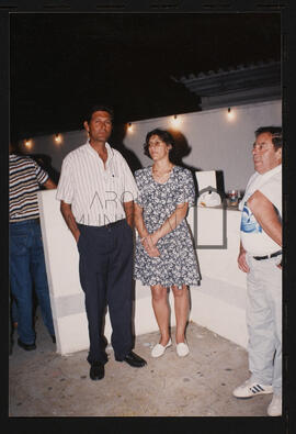 3 pessoas numa festa.