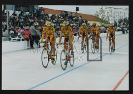 Prova de ciclismo em pista.