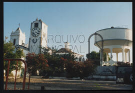 Torre do relógio da Igreja e depósito de água.