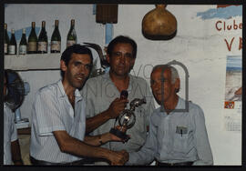 Entrega de troféu.